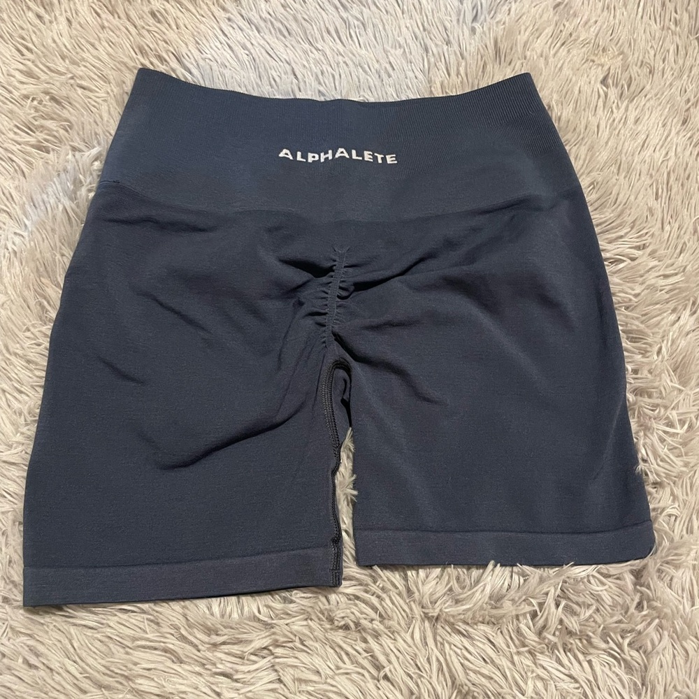 Alphalete amplify shorts 4.5” inseam